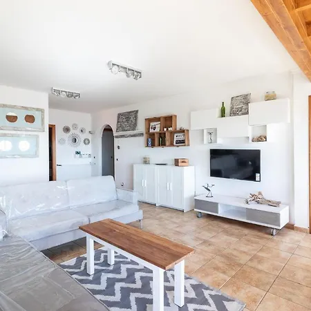 Апартаменты Flatguest + 2 Terraces + 9 Pax + Sea View Пайара